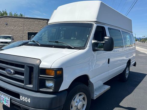 Used 2013 Ford E-350 and Econoline 350 Extended Super Duty RWD image 2