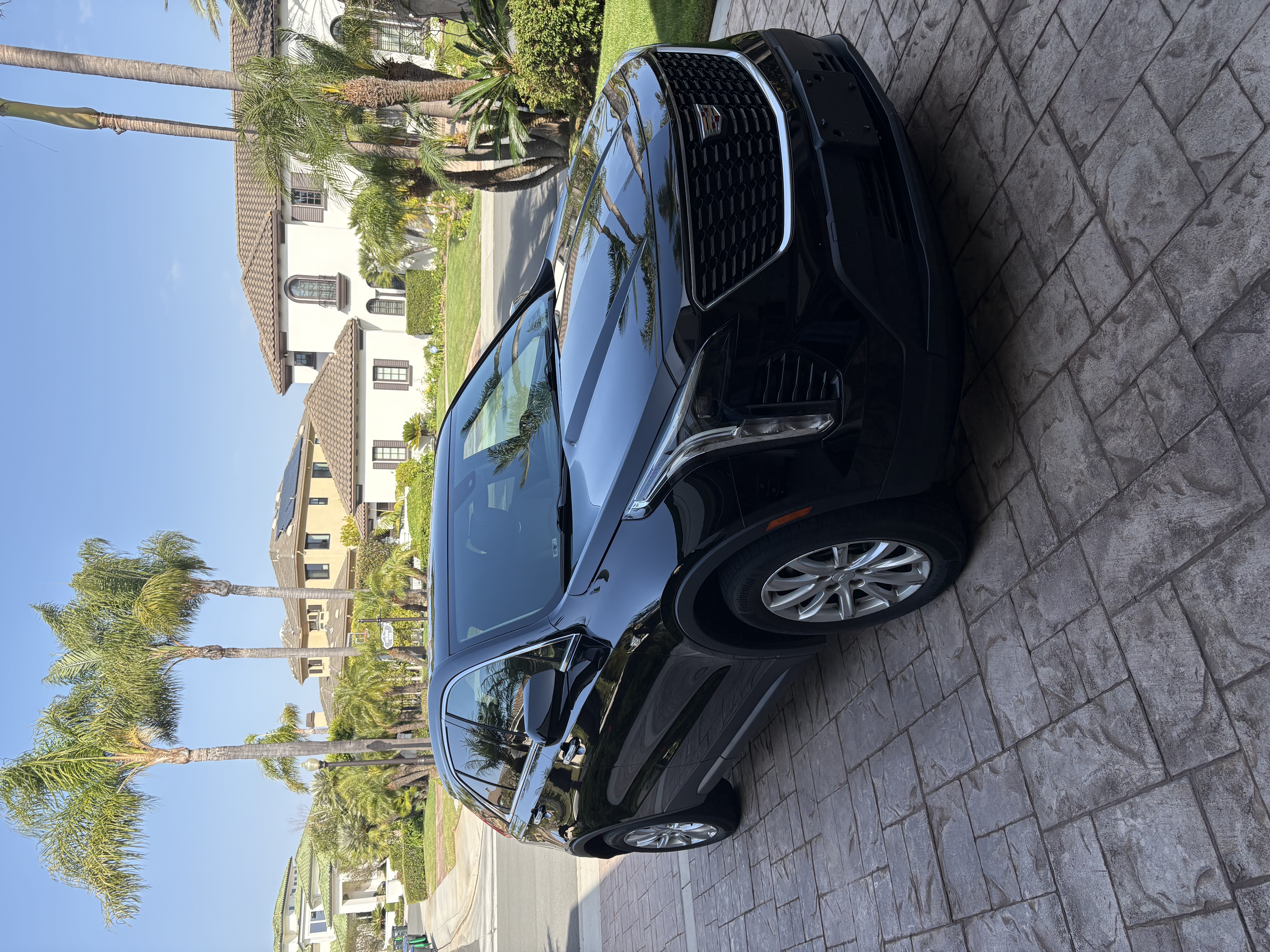 Used 2019 Cadillac XT4 Luxury FWD image 2