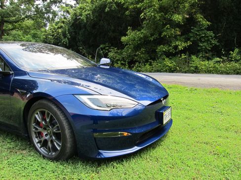 Used 2023 Tesla Model S Plaid AWD/4WD image 2