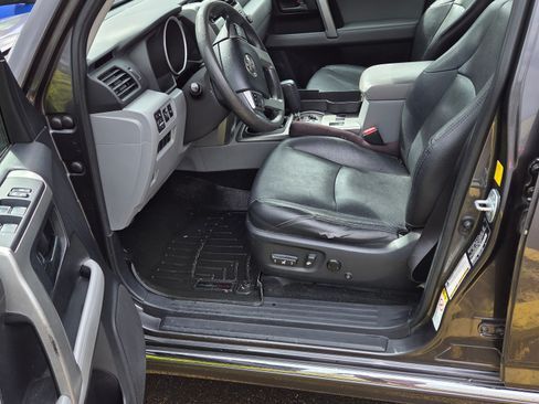 Used 2011 Toyota 4Runner SR5 image 6