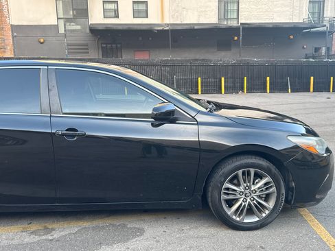 Used 2015 Toyota Camry SE FWD image 4
