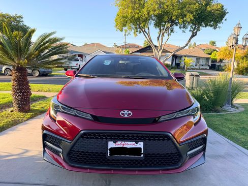 Used 2022 Toyota Corolla SE w/ SE Premium Package image 2