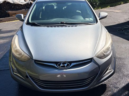 Used 2014 Hyundai Elantra Limited w/ Option Group 03 FWD image 2