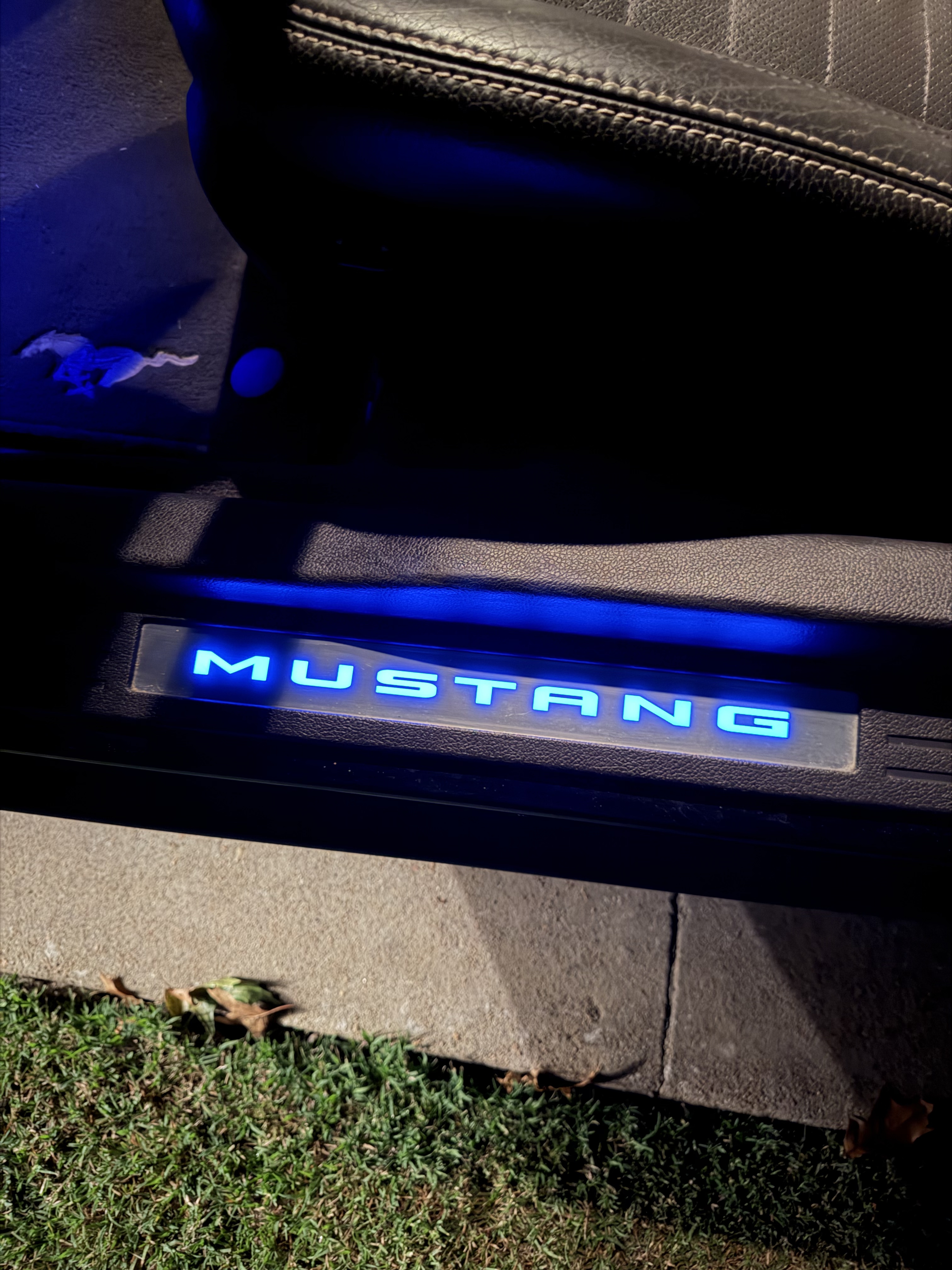 Used 2011 Ford Mustang Premium w/ 202A Rapid Spec Order Code RWD image 18