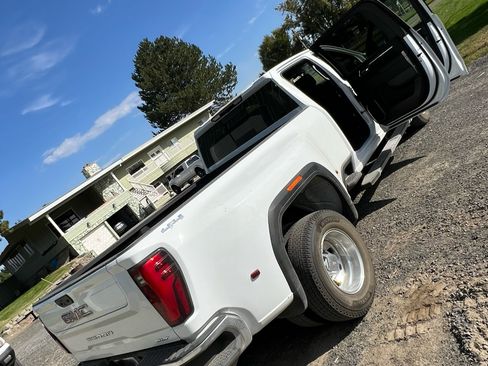 Used 2024 GMC Sierra 3500 SLT w/ SLT Premium Package image 14