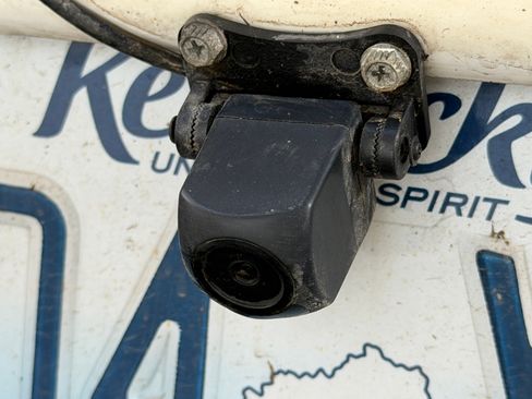 Used 2017 RAM 1500 Classic SLT image 2