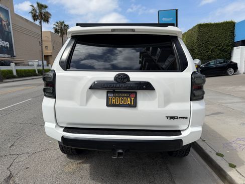 Used 2018 Toyota 4Runner TRD Off-Road Premium AWD/4WD image 8