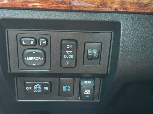 Used 2018 Toyota Tundra 1794 Edition AWD/4WD image 10