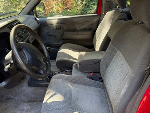 Used 1999 Nissan Frontier SE image 7