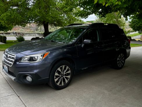 Used 2015 Subaru Outback 2.5i Limited AWD/4WD image 6