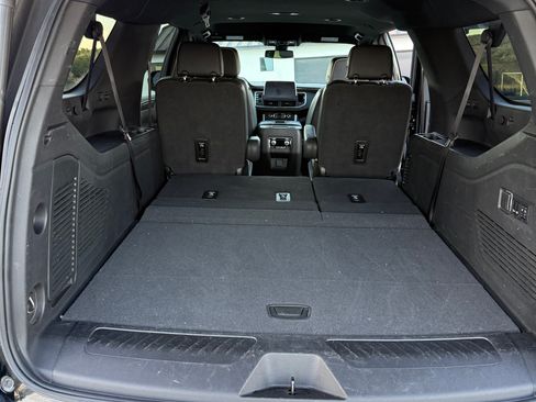 Used 2022 GMC Yukon XL SLT w/ SLT Luxury Package image 18