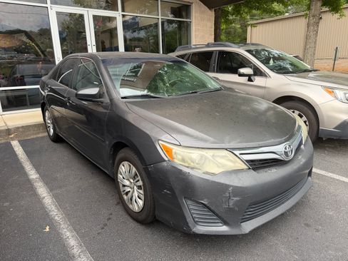 Used 2012 Toyota Camry LE FWD image 5