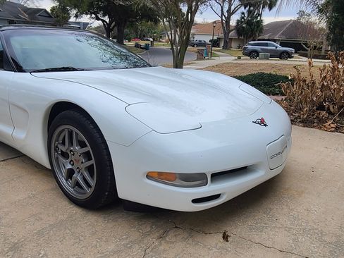 Used 1997 Chevrolet Corvette Coupe w/ Memory Pkg image 2
