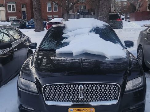 Used 2019 Lincoln Continental Select image 8