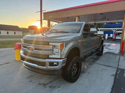 Used 2019 Ford F250 Lariat w/ Lariat Ultimate Package image 2