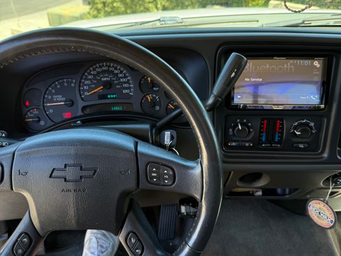 Used 2005 Chevrolet Silverado 2500 LS RWD image 11