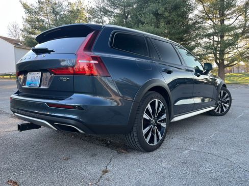 Used 2020 Volvo V60 T5 Cross Country w/ Protection Package image 5