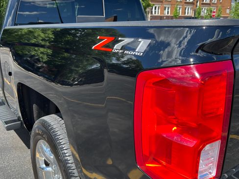 Used 2018 Chevrolet Silverado 1500 LTZ Z71 w/ LTZ Plus Package AWD/4WD image 5