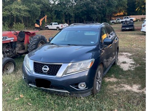 Used 2015 Nissan Pathfinder S FWD image 1