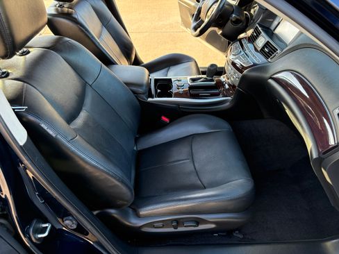 Used 2019 INFINITI Q70 Luxe w/ Proactive Package image 9