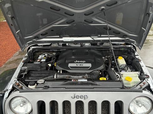 Used 2015 Jeep Wrangler Sport w/ Quick Order Package 23S AWD/4WD image 12