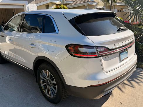 Used 2019 Lincoln Nautilus Select image 11