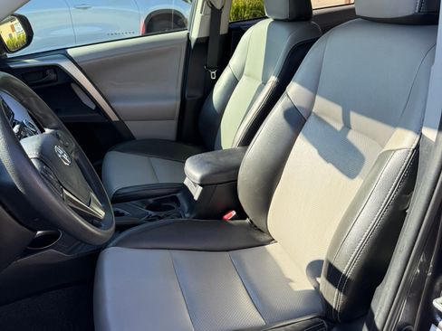 Used 2013 Toyota RAV4 LE image 9