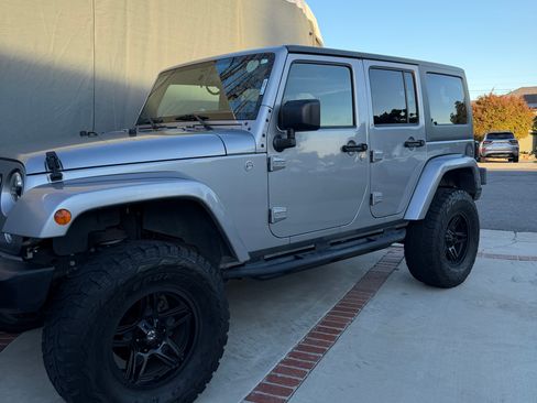 Used 2014 Jeep Wrangler Unlimited Sahara w/ Connectivity Group image 11