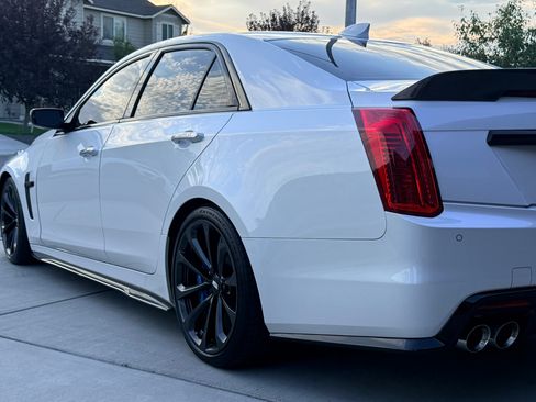 Used 2017 Cadillac CTS V w/ Luxury Package RWD image 8