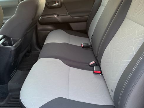 Used 2021 Toyota Tacoma TRD Sport w/ Technology Package RWD image 5