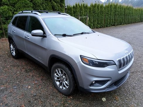 Used 2019 Jeep Cherokee Latitude Plus w/ Cold Weather Group image 5