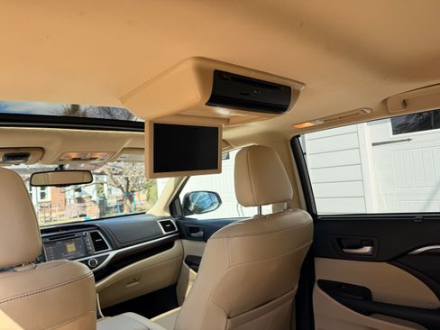 Used 2015 Toyota Highlander Limited image 22