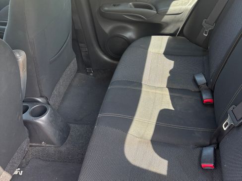 Used 2015 Nissan Versa SV FWD image 5