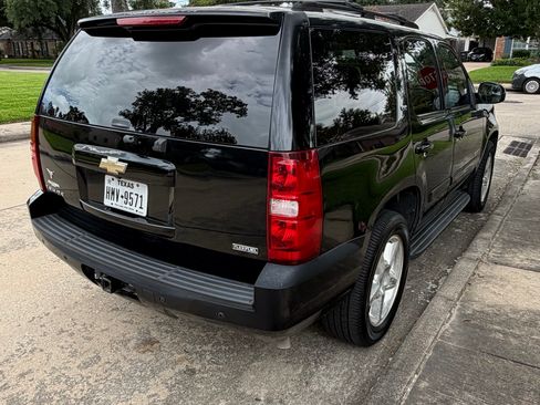 Used 2007 Chevrolet Tahoe LTZ w/ LTZ Preferred Equipment Group RWD image 2