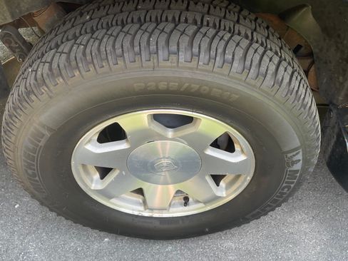 Used 2002 Cadillac Escalade AWD image 4