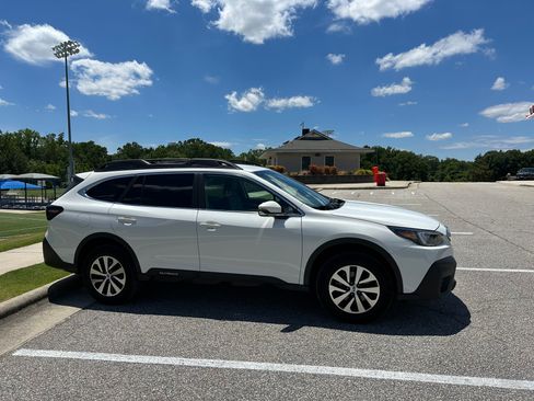 Used 2022 Subaru Outback Premium AWD/4WD image 5