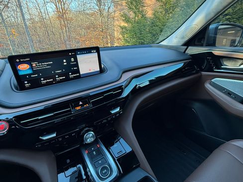 Used 2024 Acura MDX SH-AWD w/ Technology Package image 6