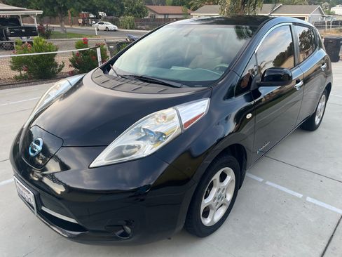 Used 2012 Nissan Leaf SL image 10