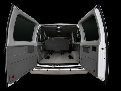 Used 2014 Ford E-350 and Econoline 350 XLT image 5