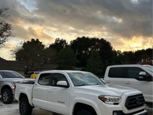 Used 2020 Toyota Tacoma SR5 image 1