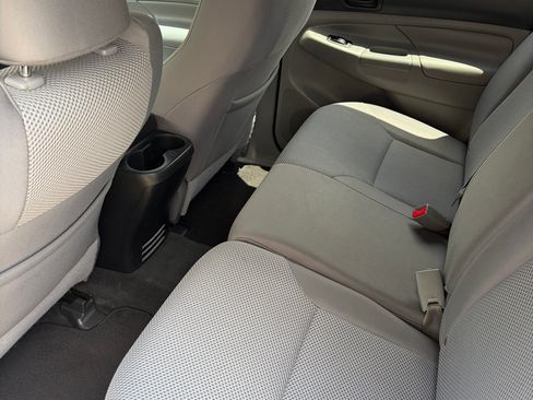 Used 2015 Toyota Tacoma PreRunner w/ TRD Off-Road Package RWD image 19