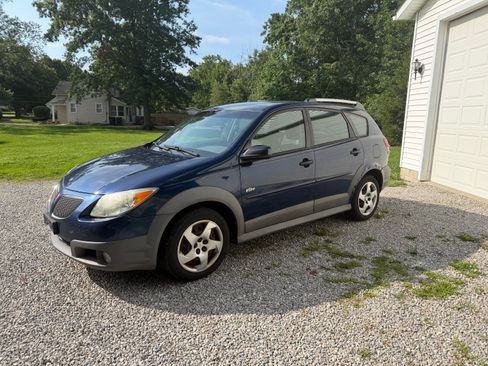 Used 2007 Pontiac Vibe w/ Preferred Package FWD image 2