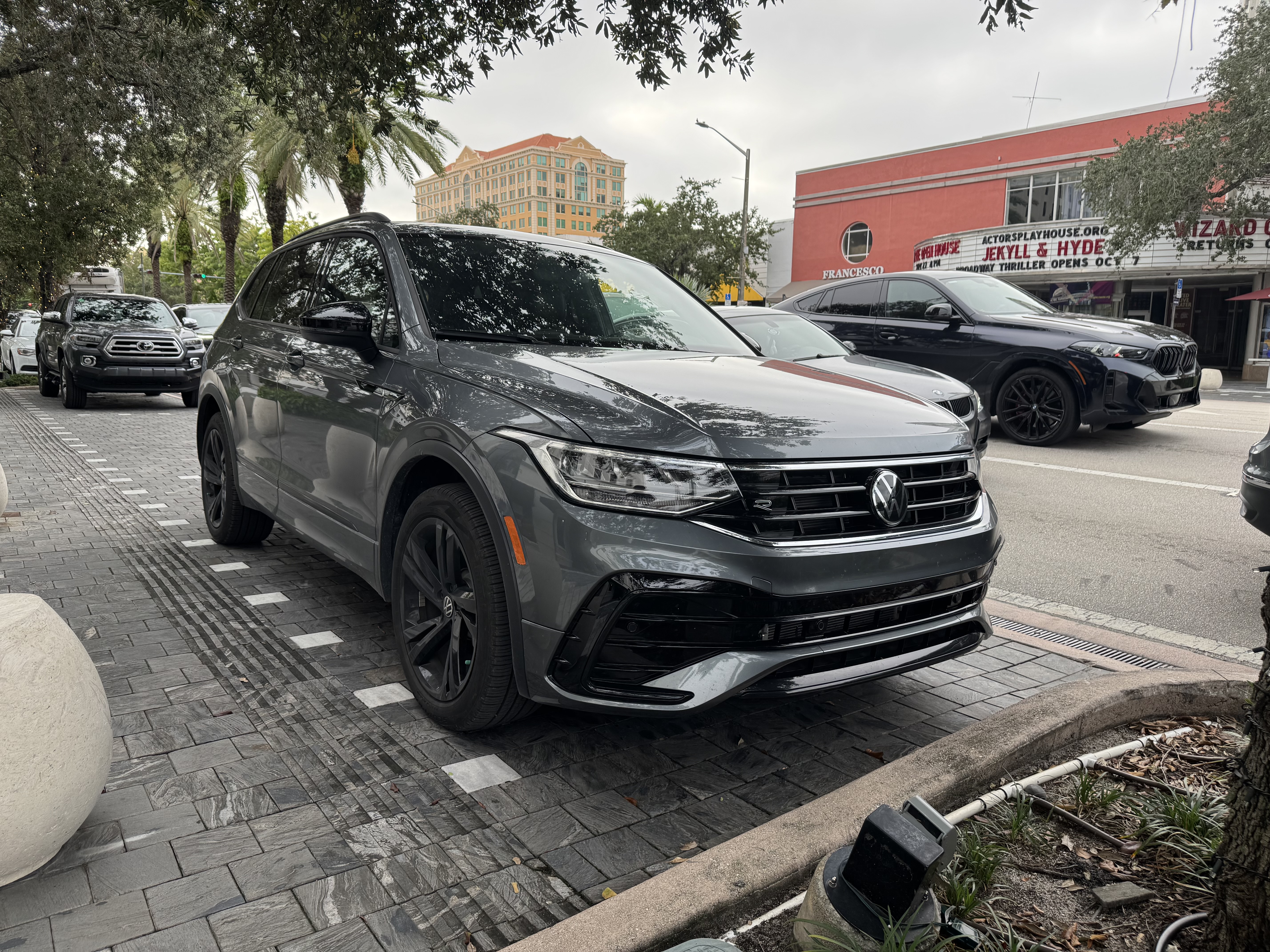 Used 2024 Volkswagen Tiguan SE R-Line FWD image 4