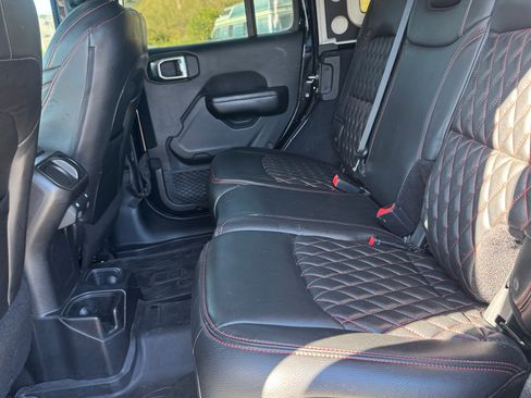 Used 2018 Jeep Wrangler Unlimited Sport S AWD/4WD image 17