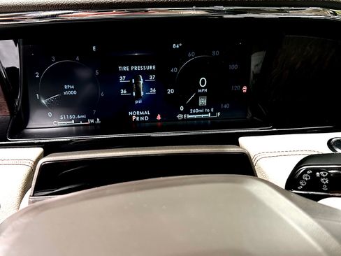 Used 2023 Lincoln Navigator Reserve AWD/4WD image 11