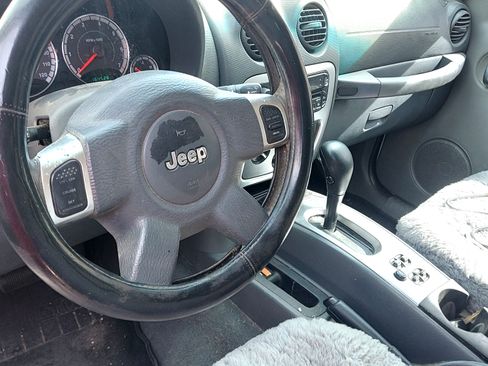 Used 2005 Jeep Liberty Limited image 4