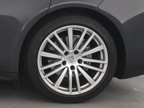 Used 2018 Porsche Panamera image 25