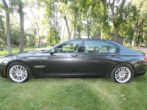 Used 2013 BMW 750Li xDrive AWD/4WD image 5