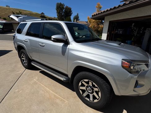 Used 2018 Toyota 4Runner TRD Off-Road Premium w/ Convenience Package image 2