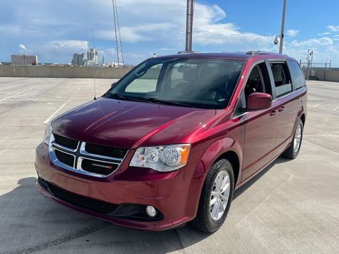 Used 2018 Dodge Grand Caravan SXT image 4